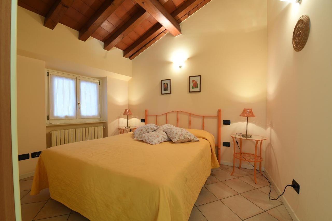 Flowers Apartments Desenzano del Garda Exteriör bild