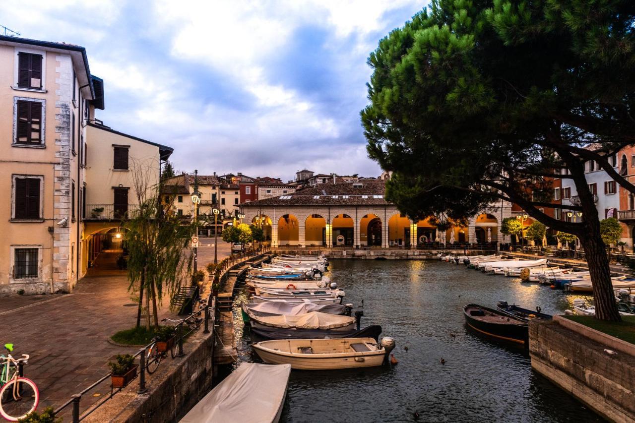 Flowers Apartments Desenzano del Garda Exteriör bild
