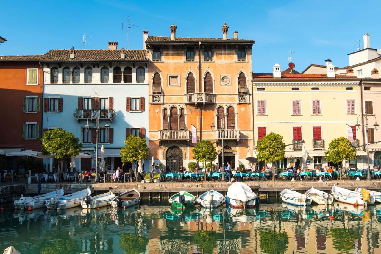 Flowers Apartments Desenzano del Garda Exteriör bild