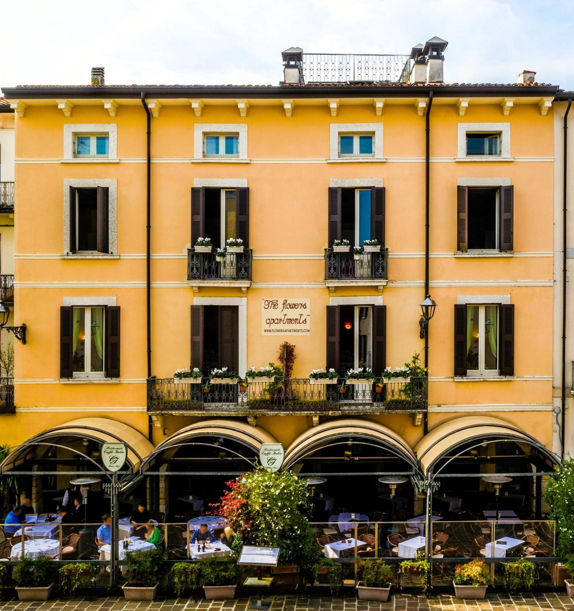 Flowers Apartments Desenzano del Garda Exteriör bild