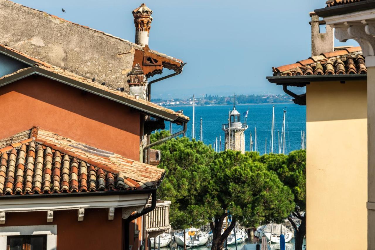Flowers Apartments Desenzano del Garda Exteriör bild