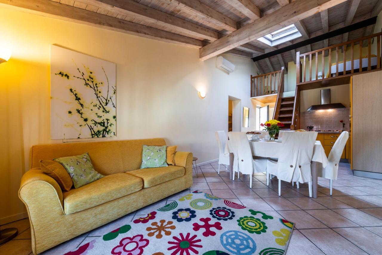 Flowers Apartments Desenzano del Garda Exteriör bild