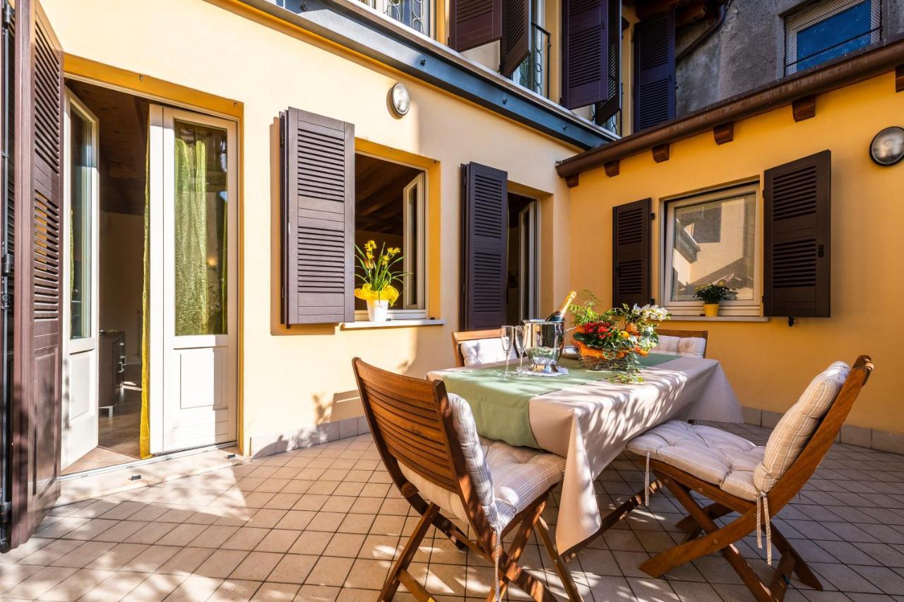 Flowers Apartments Desenzano del Garda Exteriör bild
